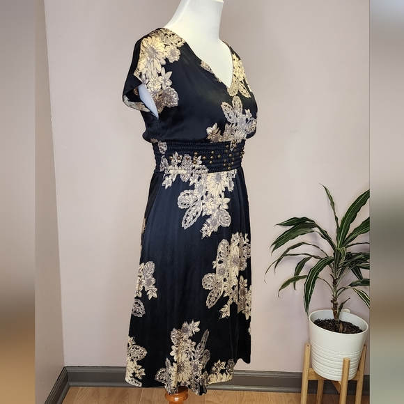 Velvety Dress - Picture 3 of 8